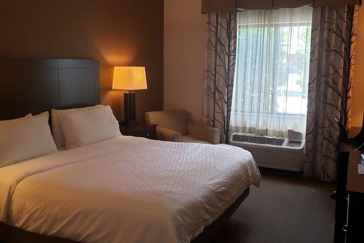 Holiday Inn Express Grove City by IHG