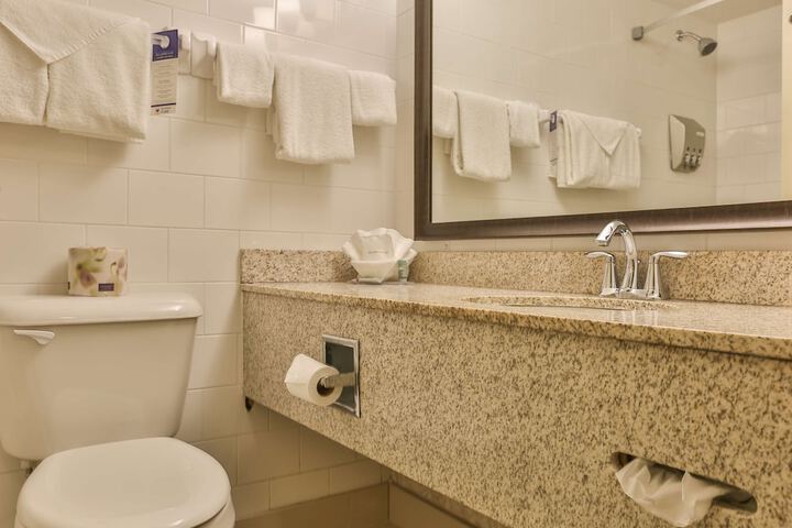 Room 25 of 118