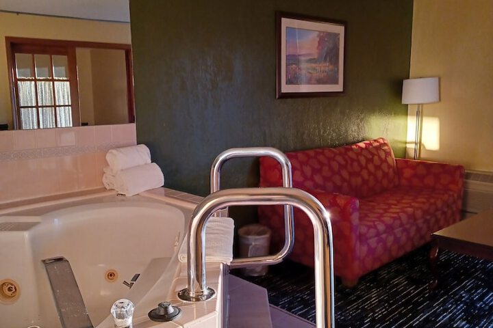Quality Inn Conference Center Logansport