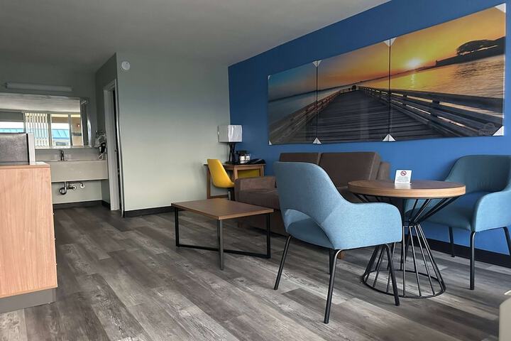 Days Inn & Suites by Wyndham Jennings