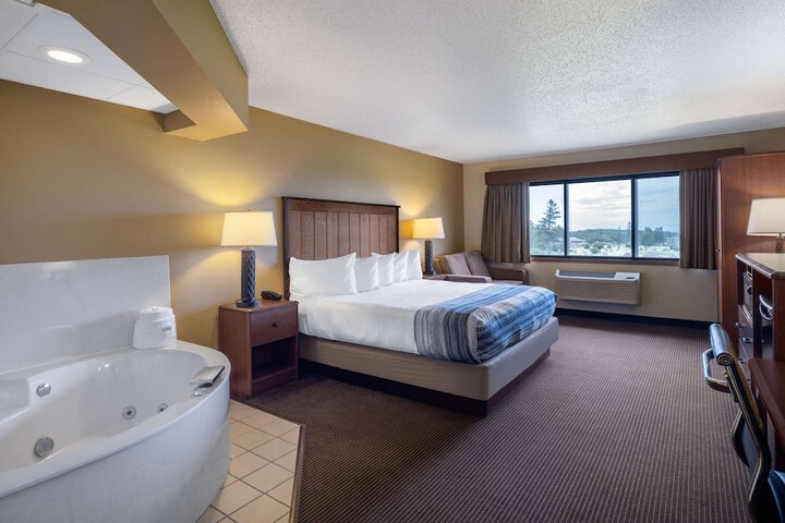 AmericInn by Wyndham Two Harbors Near Lake Superior