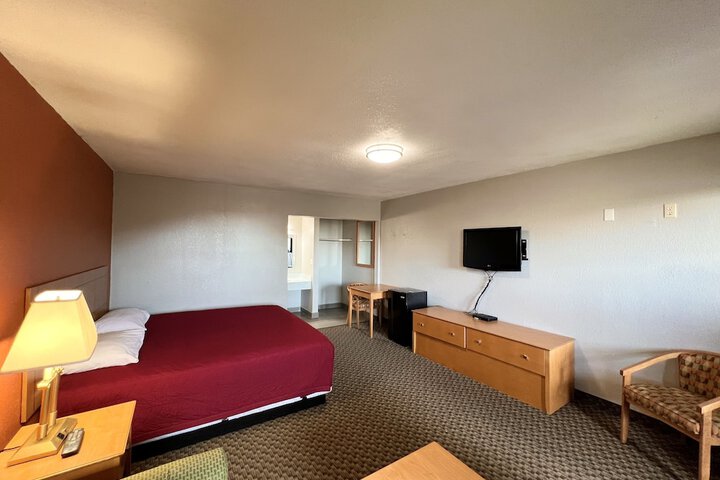 Room 6 of 12