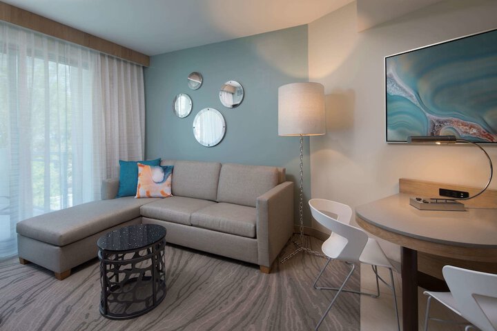 Room 32 of 49
