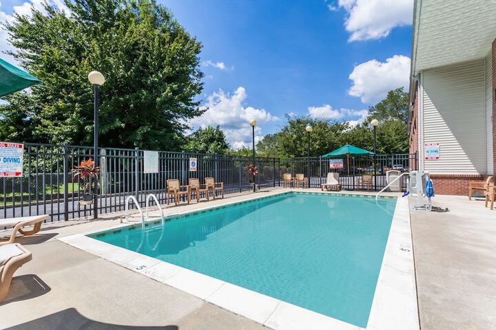 Pool 4 of 15