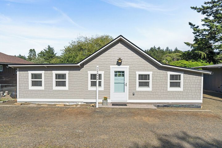 1 / 2 Mi to Ocean: Copalis Beach Hideaway!