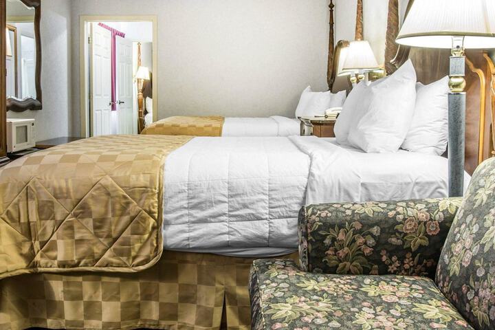Clarion Hotel Mackinaw City Beachfront