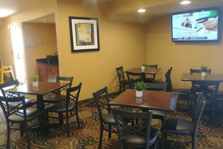 Dining 44 of 60