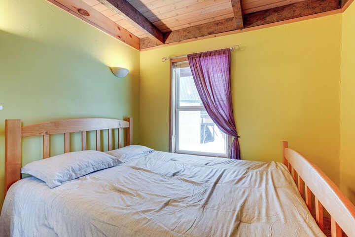 Snoqualmie Pass Cabin w / Deck: Walk to Ski Lift
