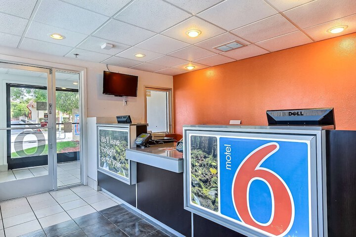Motel 6 Pinole CA