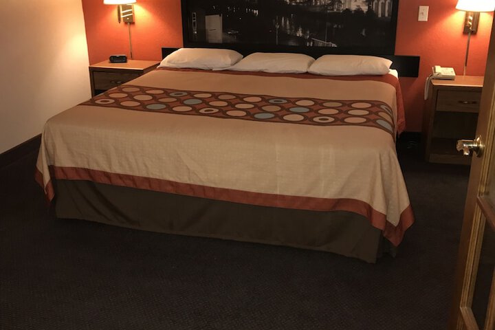 Room 23 of 32