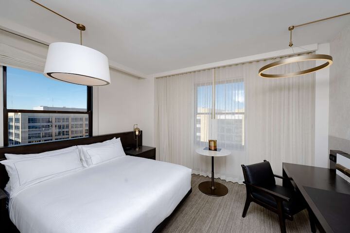 Hotel Fort Des Moines Curio Collection by Hilton