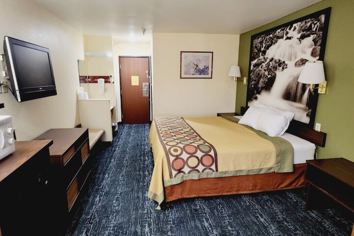 Room 5 of 10