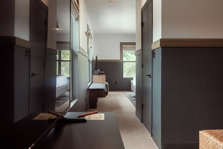 Room 34 of 71