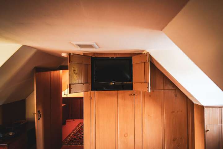 Room 13 of 33