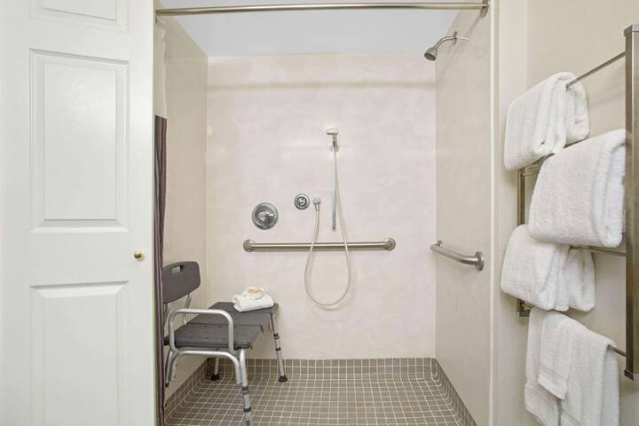 Room 25 of 63