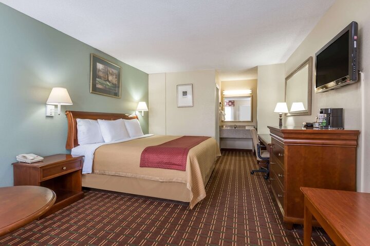 Room 14 of 16