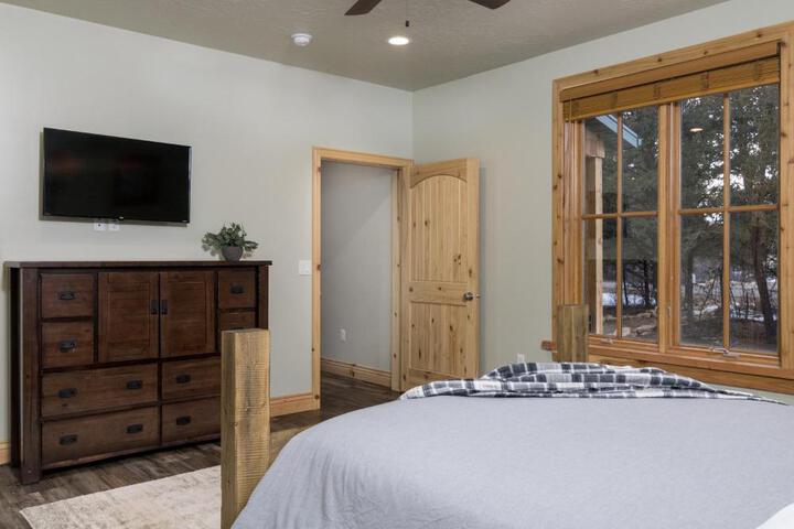 East Zion Trails Retreat-Hot tub Resort Amenities, Exceptional