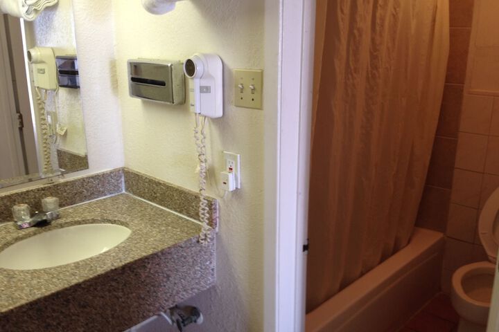Room 6 of 20