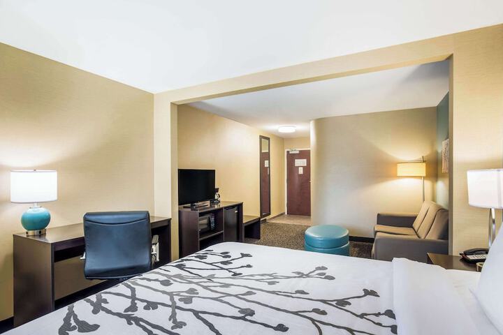 Sleep Inn & Suites Dunmore