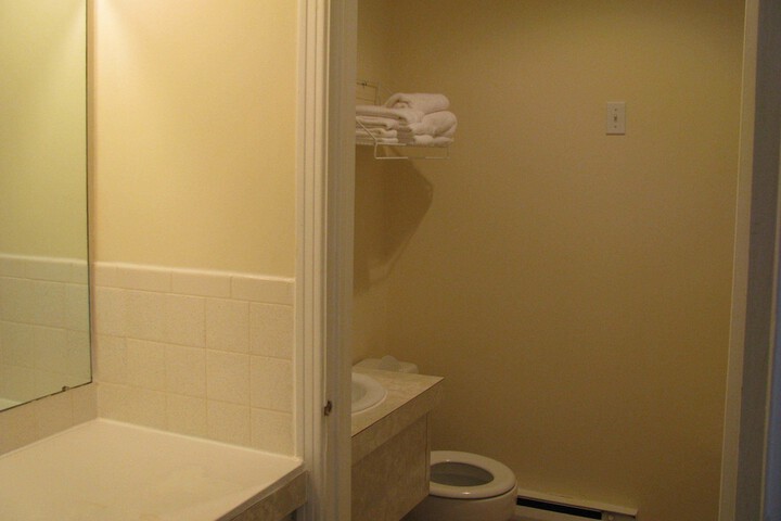 Room 9 of 10