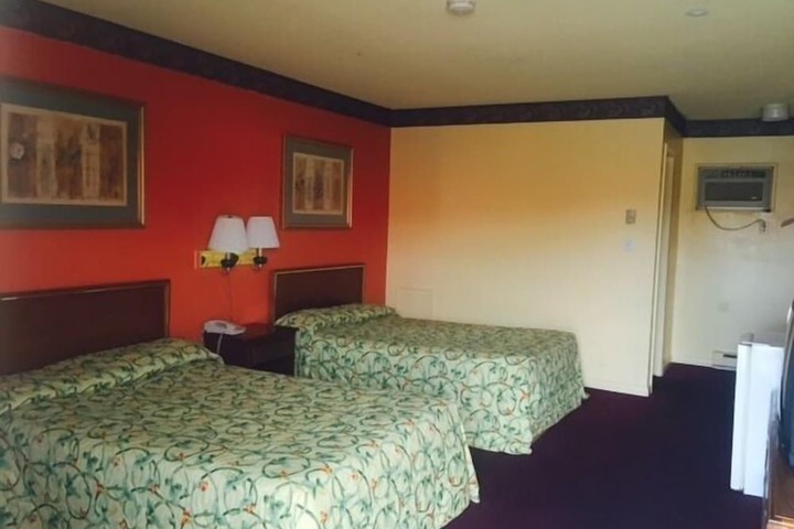 Room 9 of 10