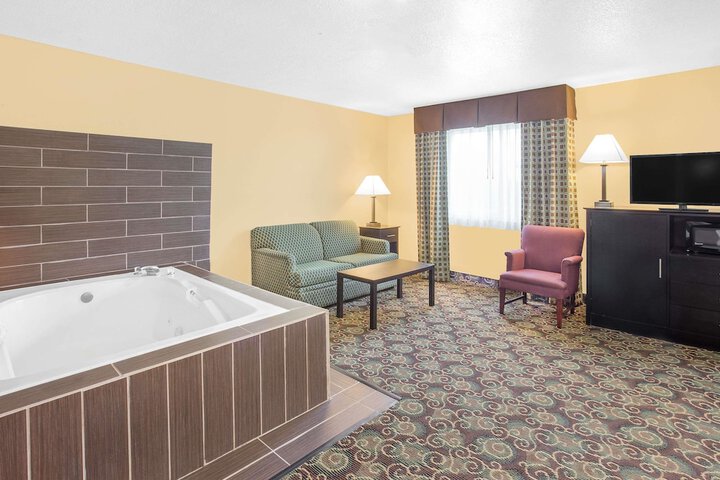 Room 13 of 25