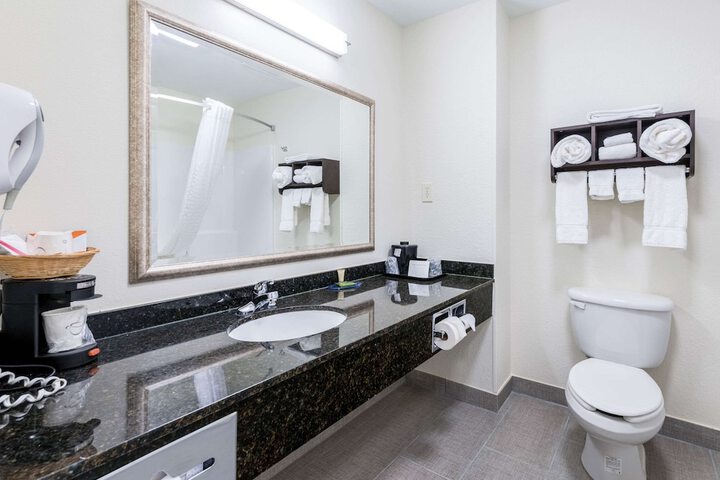 Clarion Pointe Madison Huntsville