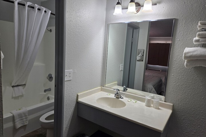 Room 13 of 23