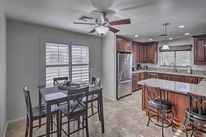 Parker Home on the Colorado River w / Views!