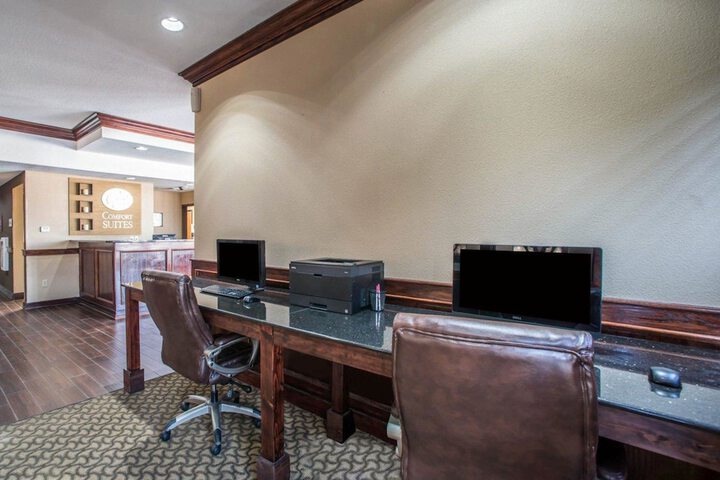 Business Center 37 of 40