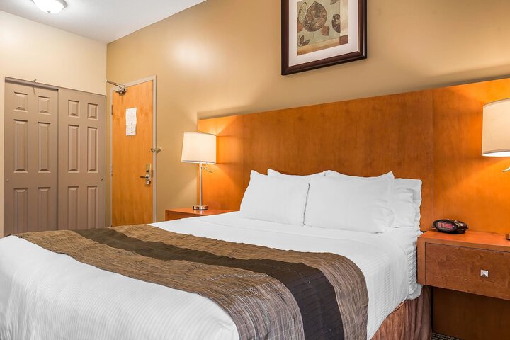 Room 72 of 108
