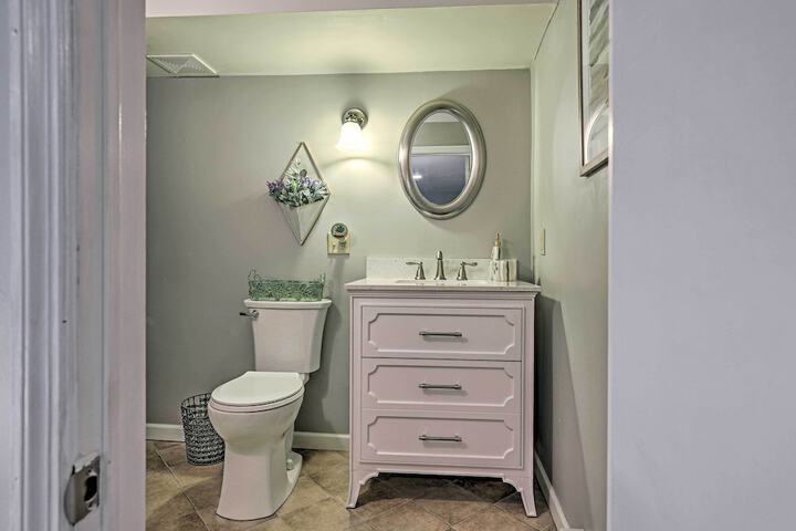 Newly Renovated Penn Yan Apartment 1 Mi to Lake!