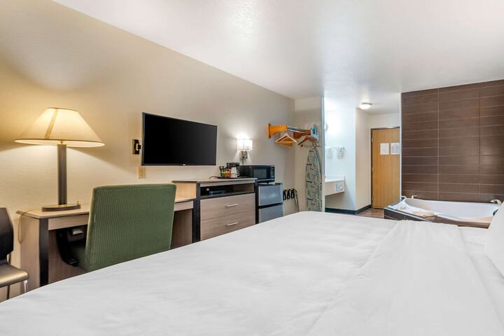 Room 13 of 36