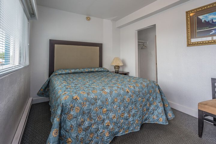 Room 9 of 42