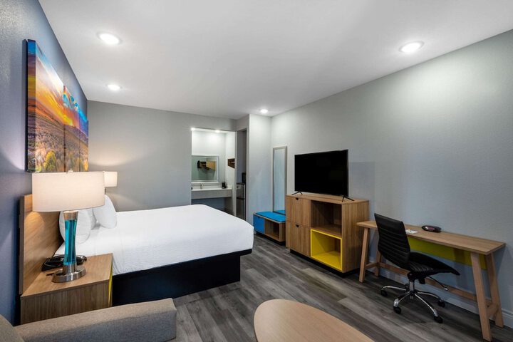 Room 21 of 76