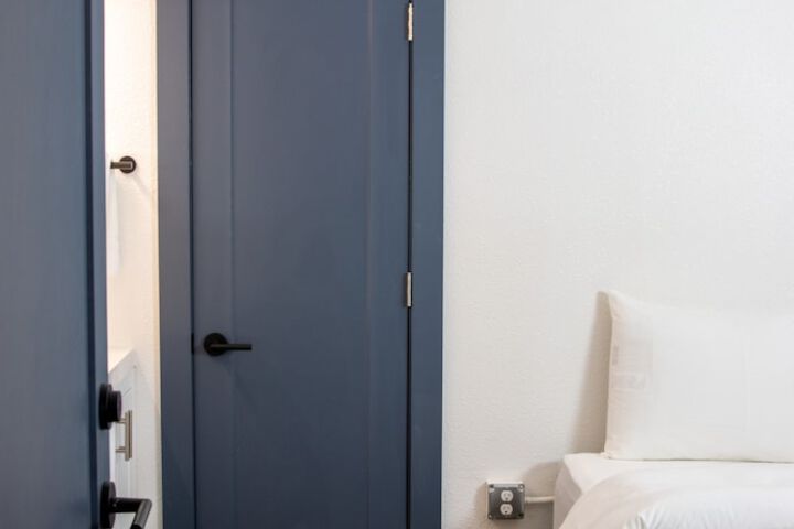 Room 27 of 34