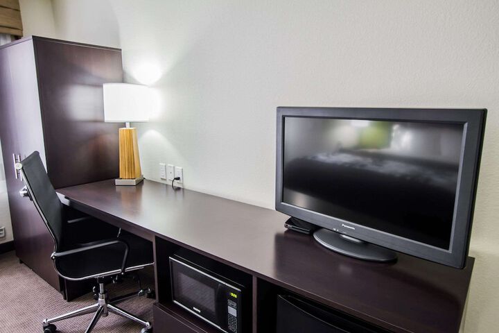 Room 27 of 38