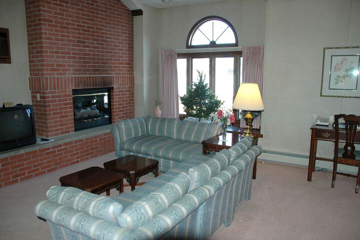 Lockport Inn & Suites