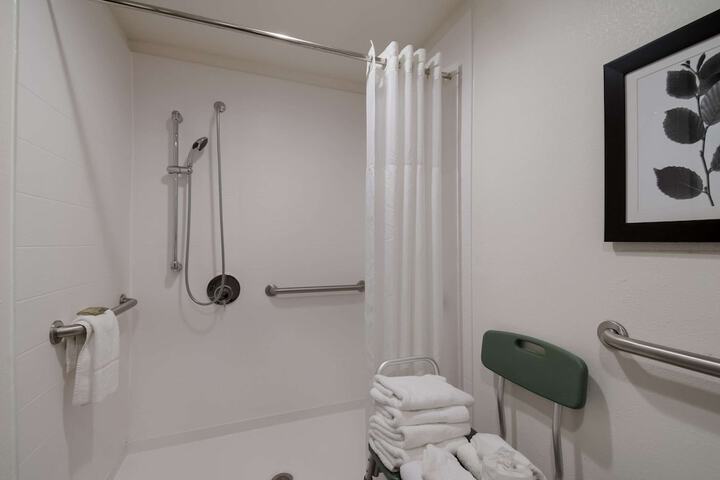 Room 27 of 43
