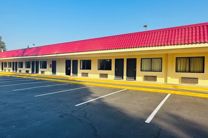 Timberland Inn & Suites