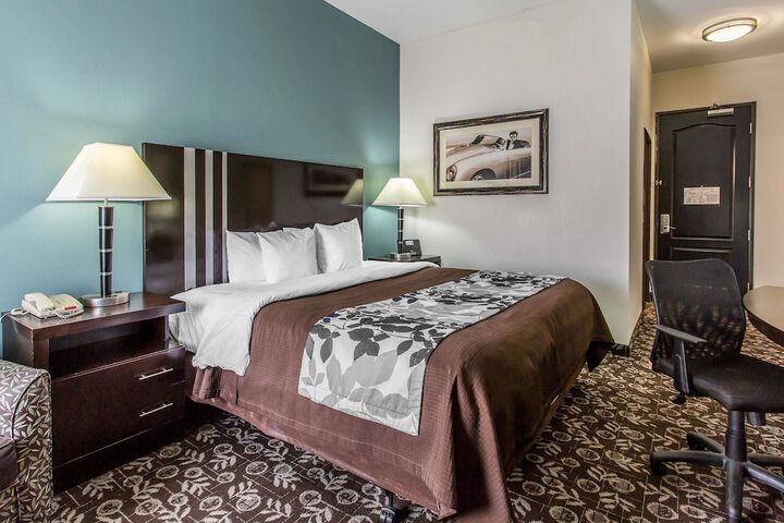 Room 10 of 25