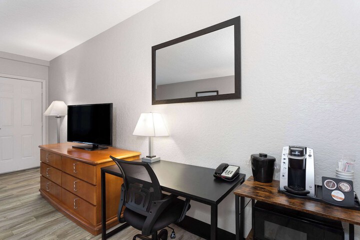 Room 17 of 42