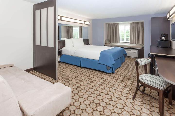 Room 10 of 25