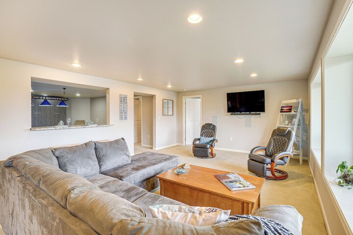 Fish & Hike: Apartment w / Pool Table in Ketchikan!
