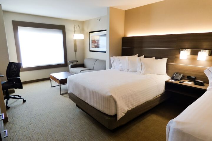 Holiday Inn Express & Suites Plymouth - Ann Arbor Area by IHG