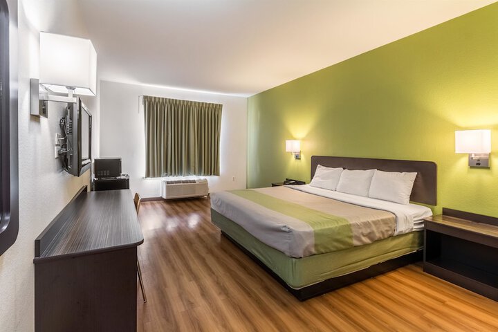 Room 27 of 32