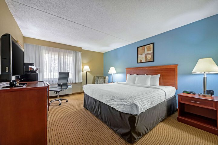Room 82 of 131