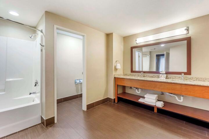 Room 17 of 38