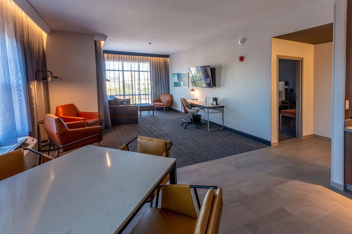 Room 13 of 28