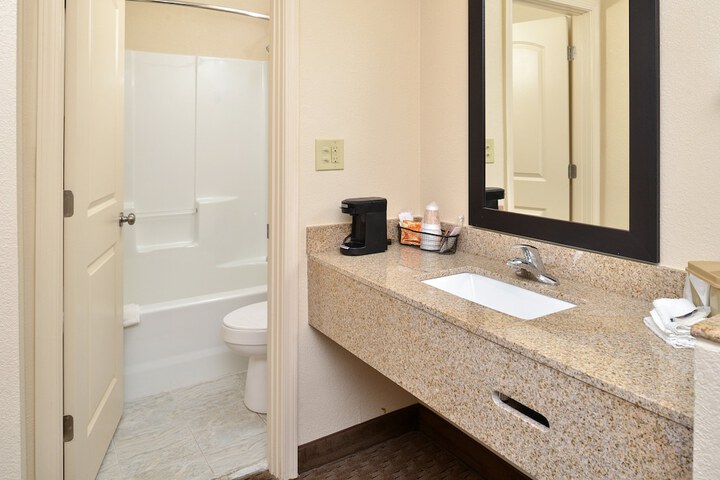 Room 15 of 23